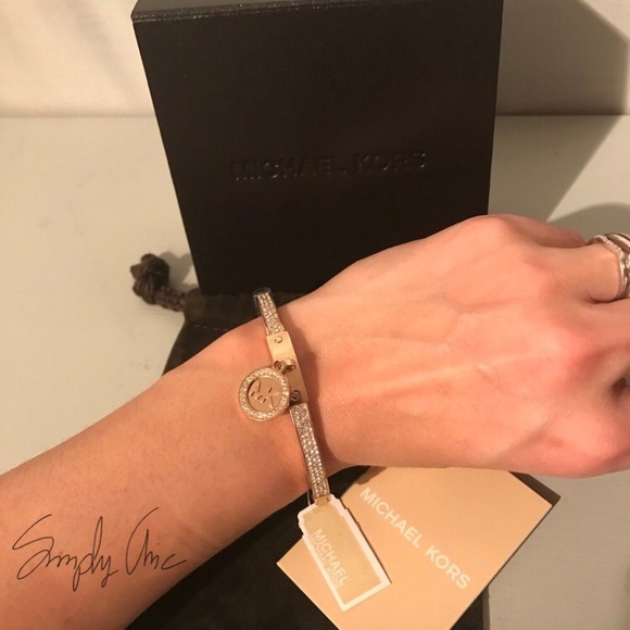 New authentic MK logo charm rosegold tone bracelet - Picture 4 of 5